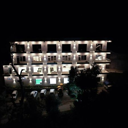 Hotel Candle Wood Чамба Екстер'єр фото