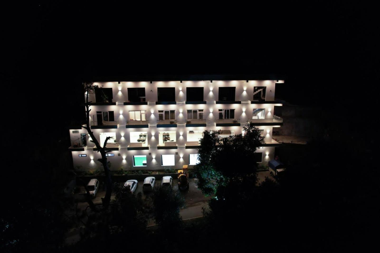 Hotel Candle Wood Чамба Екстер'єр фото